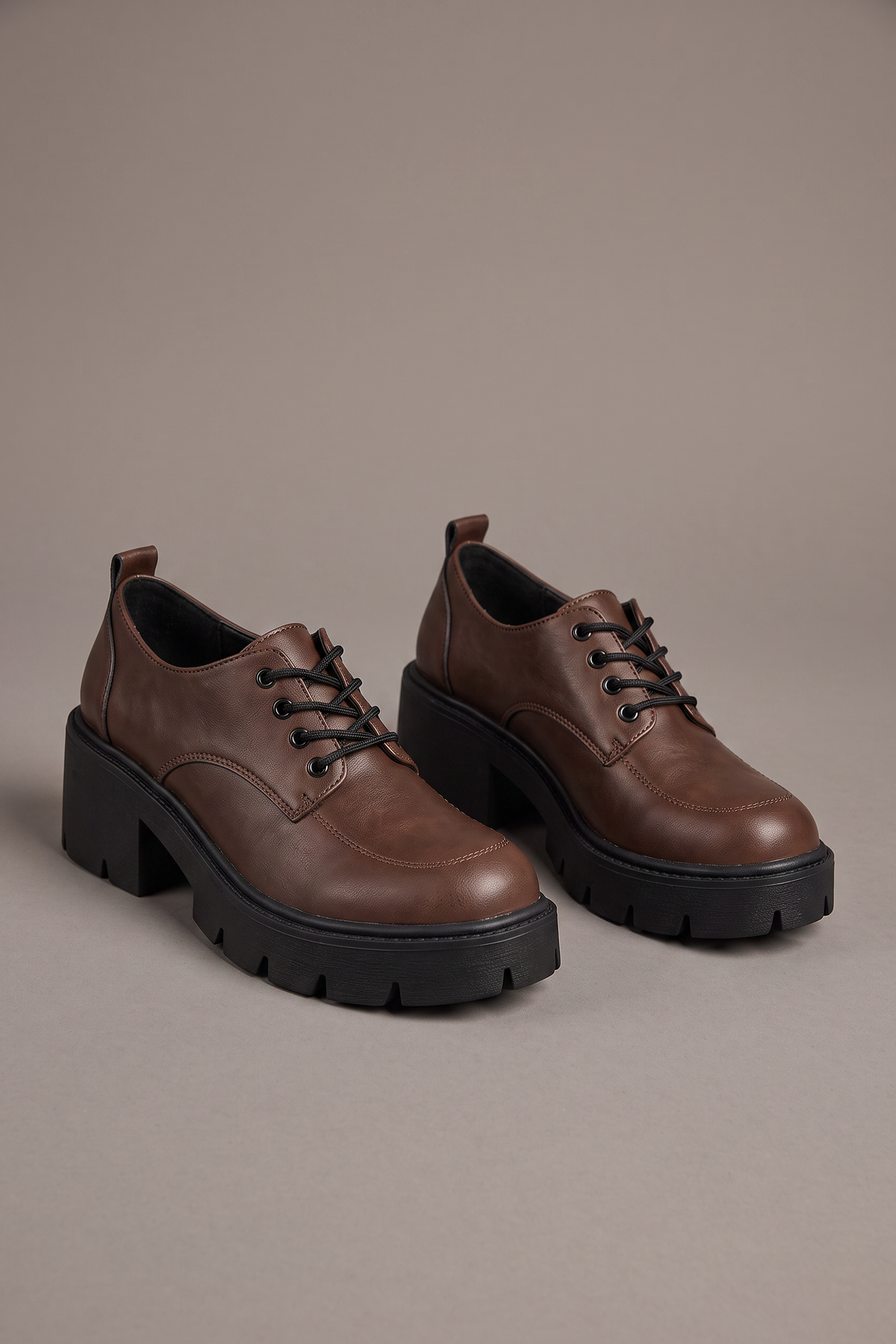 Main Stage Chunky Platform Oxford Sneakers